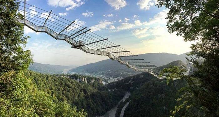 Världens 10 läskigaste gångbroar