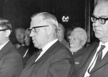 Lennart Geijer, längst till vänster, var centralfigur i en av Sveriges största politiska skandaler någonsin. Bild: Okänd