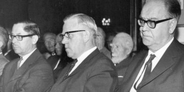 Lennart Geijer, längst till vänster, var centralfigur i en av Sveriges största politiska skandaler någonsin. Bild: Okänd