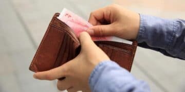 8 bästa tipsen för att få mer pengar över i plånboken