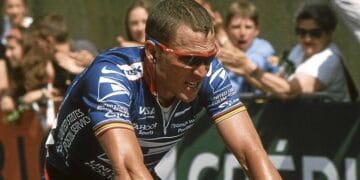 Lance Armstrong gick från hyllad hjälte till avskydd fuskare.